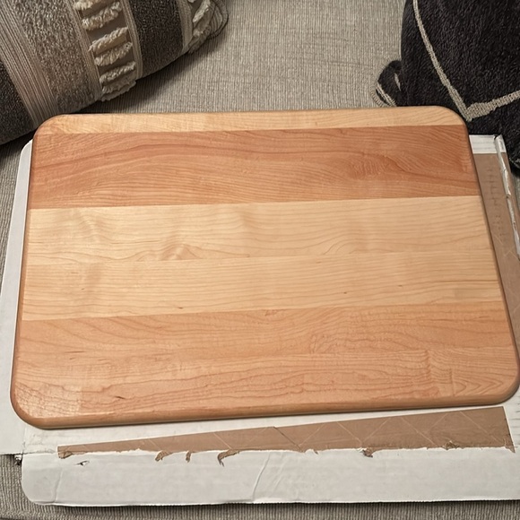Brand New!! Personalized Mail Hardwood Cutting Board, Lindsey’s Kitchen 12”x17” - Picture 4 of 6